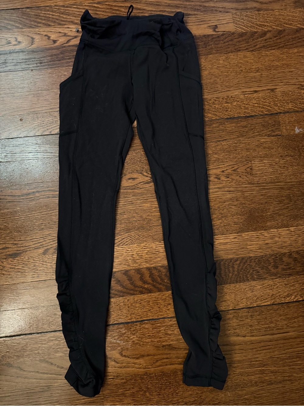 Lululemon Leggings with Side Pockets and rouched ankles